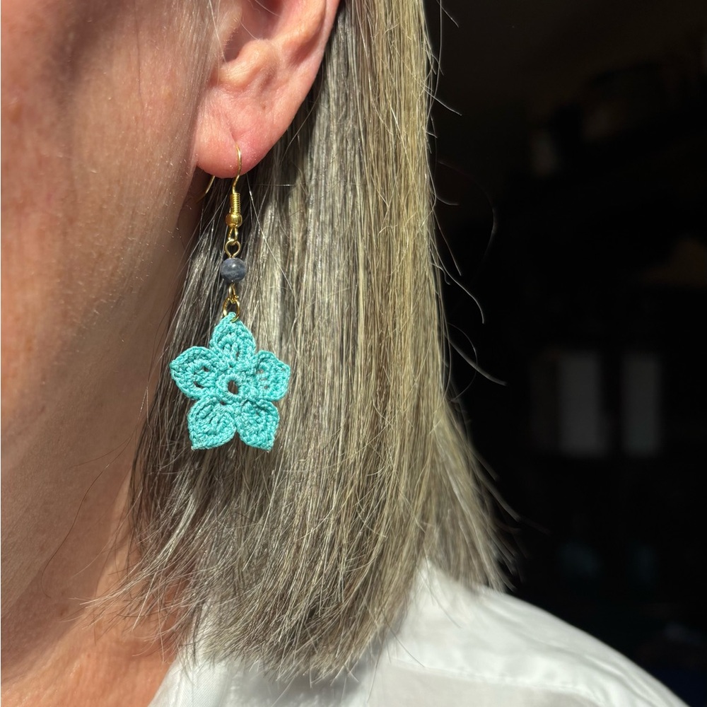 NEW Elegant Blue Floral Crochet Earrings - Picture 5 of 5